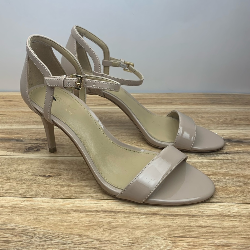 Michael Kors Simone Sandal sz 5.5